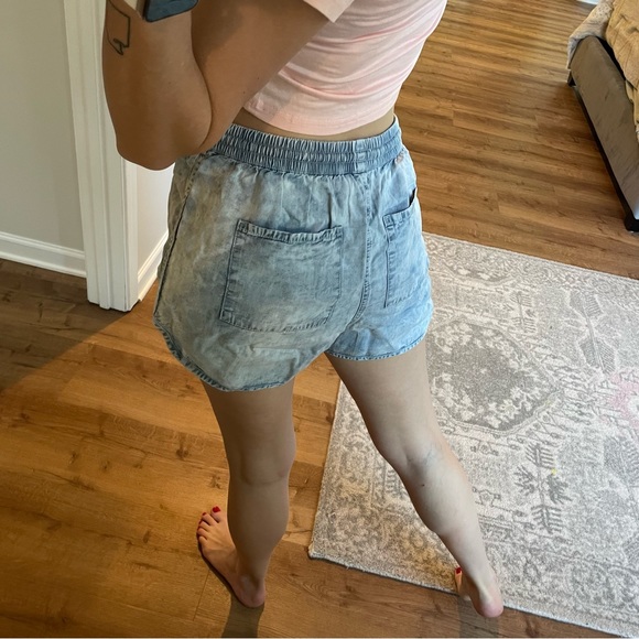 Womens Juicy Couture relaxed fit elastic waist jean shorts - Picture 4 of 9